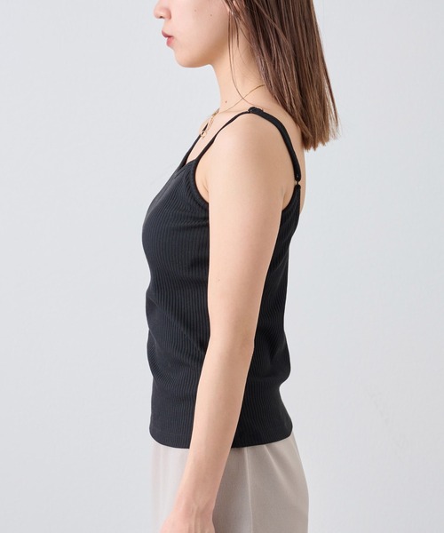 COLONY 2139(コロニートゥーワンスリーナイン)の「カップ付リブバックオープンキャミソール(キャミソール・レディース・ブラック/アイボリー/モカ・S/M/L)」の21枚目の写真