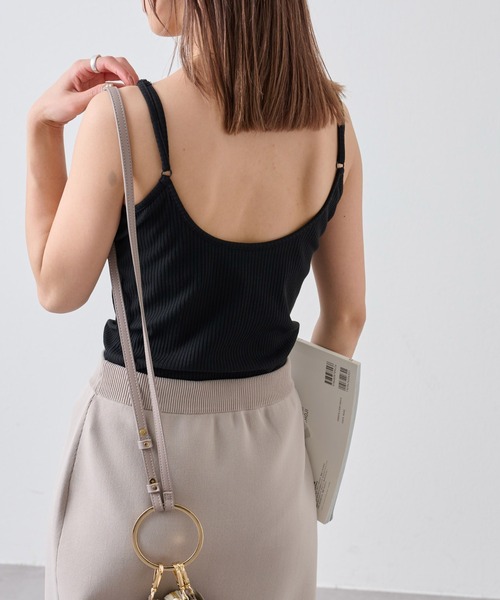 COLONY 2139(コロニートゥーワンスリーナイン)の「カップ付リブバックオープンキャミソール(キャミソール・レディース・ブラック/アイボリー/モカ・S/M/L)」の13枚目の写真