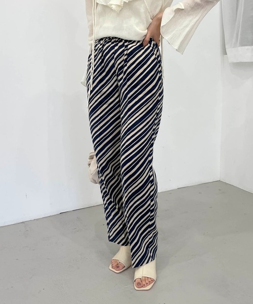 CAPRICIEUX LE'MAGE(カプリシューレマージュ)の「バイアスストライプイージーパンツ(その他パンツ・レディース・ネイビー/ブラウン・FREE)」の3枚目の写真