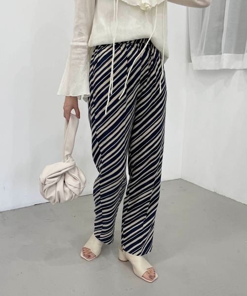 CAPRICIEUX LE'MAGE(カプリシューレマージュ)の「バイアスストライプイージーパンツ(その他パンツ・レディース・ネイビー/ブラウン・FREE)」の5枚目の写真