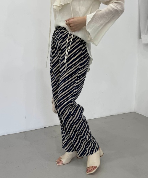 CAPRICIEUX LE'MAGE(カプリシューレマージュ)の「バイアスストライプイージーパンツ(その他パンツ・レディース・ネイビー/ブラウン・FREE)」の6枚目の写真