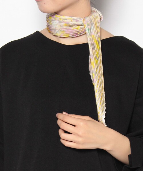 ANAYI（アナイ）の「フラワーストライププリーツスカーフ（バンダナ/スカーフ・レディース・クリアイエロー・FREE）」の4枚目の写真