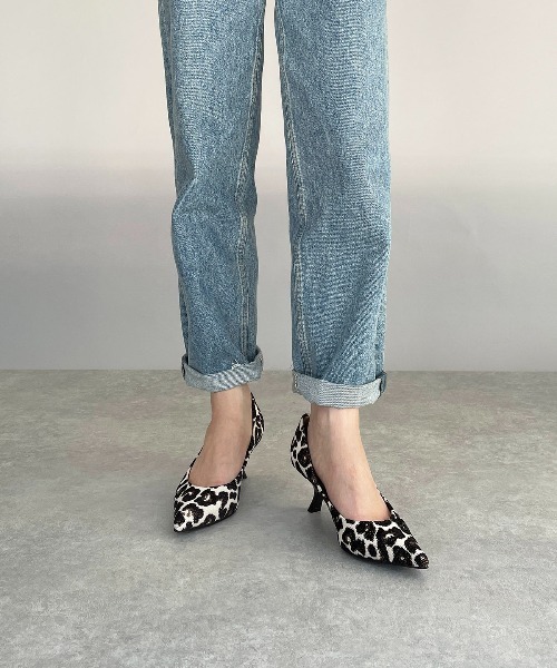 EVOL（イーボル）の「変形ヒールポインテッドパンプス（パンプス・レディース・ブラウン/グレー・M/L/S）」の4枚目の写真