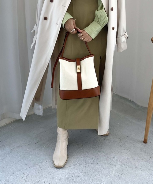 archives（アルシーヴ）の「捻り金具バッグ（ショルダーバッグ・レディース・ブラック/ブラウン・FREE）」の3枚目の写真