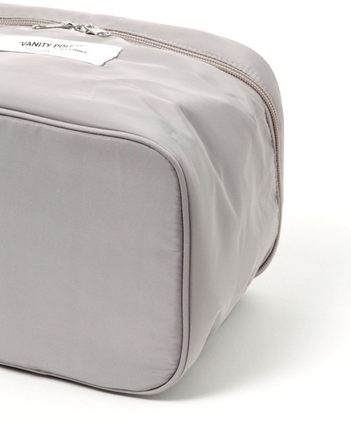 LAKOLE（ラコレ）の「バニティポーチ(L) / 262558（ポーチ・レディース・グレー・FREE）」の6枚目の写真