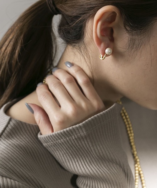 URBAN RESEARCH（アーバンリサーチ）の「シェルパールイヤリング（イヤリング・レディース・オフホワイト・-）」の3枚目の写真