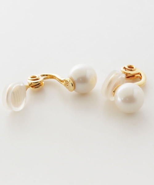 URBAN RESEARCH（アーバンリサーチ）の「シェルパールイヤリング（イヤリング・レディース・オフホワイト・-）」の5枚目の写真