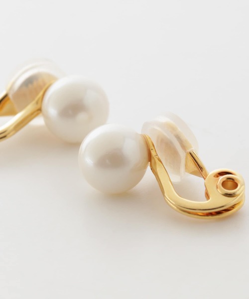 URBAN RESEARCH（アーバンリサーチ）の「シェルパールイヤリング（イヤリング・レディース・オフホワイト・-）」の6枚目の写真