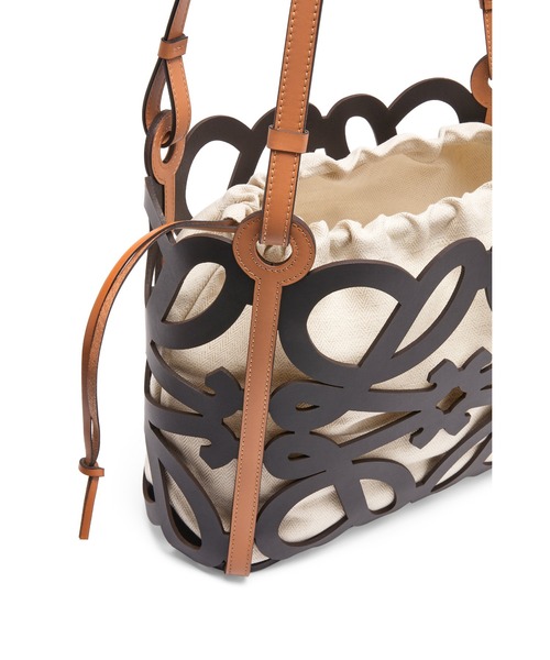 LOEWE（ロエベ）の「アナグラムカットアウト トート スモール (カーフ)（トートバッグ・レディース・タン/ブラック・ONE SIZE）」の10枚目の写真