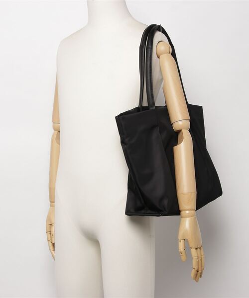 Legato Largo(レガートラルゴ)の「Legato Largo/レガートラルゴ / 肩楽(かたらく)PC収納 ナイロン トートバッグ / LH-L0001(トートバッグ・レディース・ベージュ/グレー/ブラック/ネイビー/ピンク/ライトブラウン・ONESIZE)」の14枚目の写真