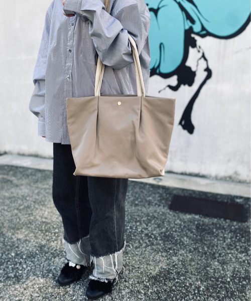 Legato Largo(レガートラルゴ)の「Legato Largo/レガートラルゴ / 肩楽(かたらく)PC収納 ナイロン トートバッグ / LH-L0001(トートバッグ・レディース・ベージュ/グレー/ブラック/ネイビー/ピンク/ライトブラウン・ONESIZE)」の4枚目の写真