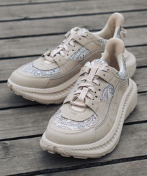 atmos pink（アトモスピンク）の「UGG × atmos CA805 V2 / アグ シー