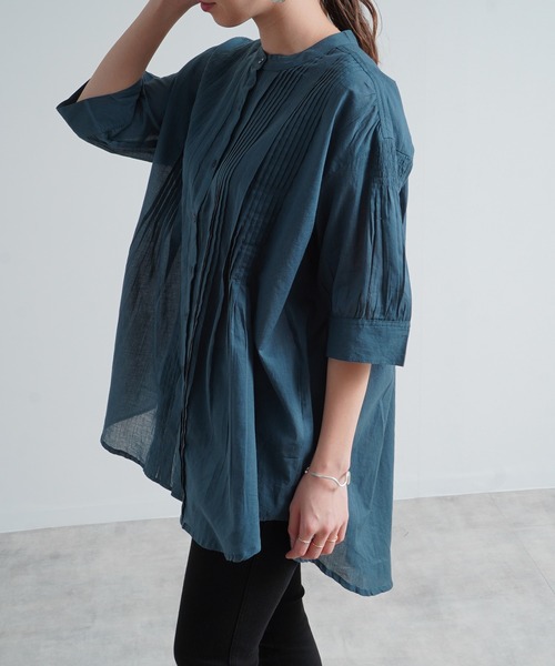 Fizz(フィズ)の「コットンキャンブリックピンタックブラウス(シャツ/ブラウス・レディース・ホワイト/ダークブルー/グレイッシュベージュ/チャコール/パープル/ブラック/ライトカーキ/ラベンダー・M)」の6枚目の写真