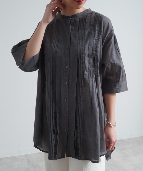 Fizz(フィズ)の「コットンキャンブリックピンタックブラウス(シャツ/ブラウス・レディース・ホワイト/ダークブルー/グレイッシュベージュ/チャコール/パープル/ブラック/ライトカーキ/ラベンダー・M)」の3枚目の写真