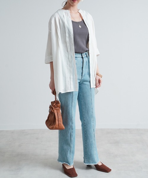 Fizz(フィズ)の「コットンキャンブリックピンタックブラウス(シャツ/ブラウス・レディース・ホワイト/ダークブルー/グレイッシュベージュ/チャコール/パープル/ブラック/ライトカーキ/ラベンダー・M)」の9枚目の写真