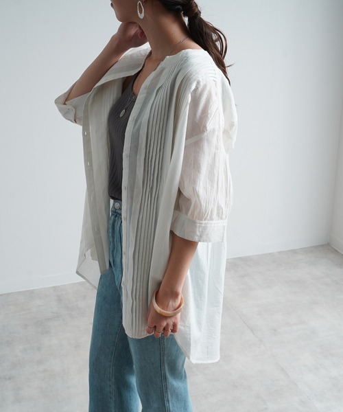 Fizz(フィズ)の「コットンキャンブリックピンタックブラウス(シャツ/ブラウス・レディース・ホワイト/ダークブルー/グレイッシュベージュ/チャコール/パープル/ブラック/ライトカーキ/ラベンダー・M)」の13枚目の写真