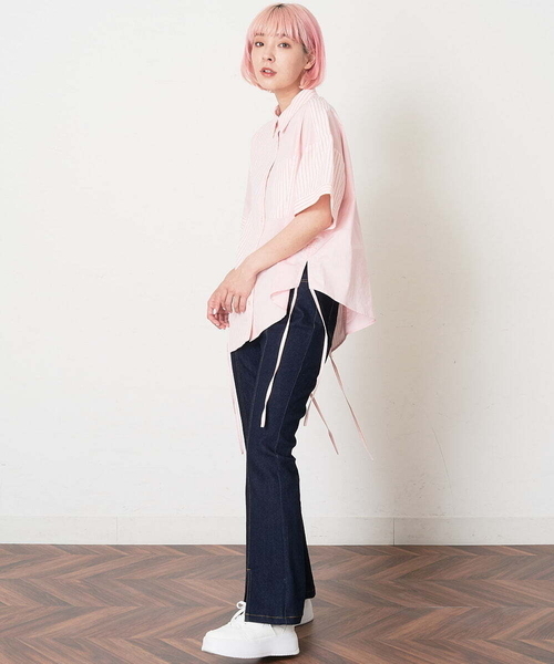 A de a.v.v（アードアー・ヴェ・ヴェ）の「無地ドッキングストライプシャツ（シャツ/ブラウス・レディース・クリーム/ピンク・39）」の11枚目の写真