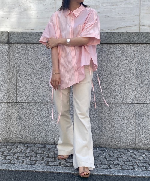 A de a.v.v（アードアー・ヴェ・ヴェ）の「無地ドッキングストライプシャツ（シャツ/ブラウス・レディース・クリーム/ピンク・39）」の9枚目の写真