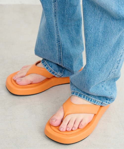 FREE'S MART(フリーズマート)の「セットイントングサンダル(サンダル・レディース・ブラック/ホワイト/オレンジ・MEDIUM/SMALL)」の3枚目の写真