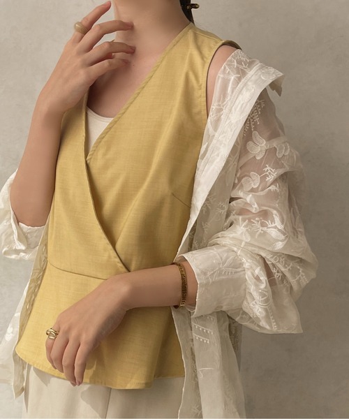 apres jour clair(アプレジュールクレア)の「【apres jour clair】リネンライクトップス【ZOZOTOWN限定アイテム】(シャツ/ブラウス・レディース・ベージュ/イエロー・X-LARGE/フリー)」の2枚目の写真