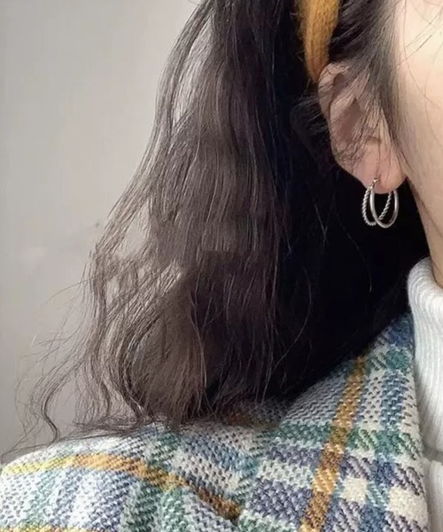 Auntie Rosa（アンティローザ）の「２重ハーフフープピアス（ピアス（両耳用）・レディース・シルバー・FREE）」の3枚目の写真