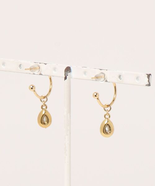 tone(トーン)の「【Le soleil】ドロップ型 スワロフスキーピアス(MA)(ピアス(両耳用)・レディース・レッド/グリーン/その他・FREE)」の4枚目の写真