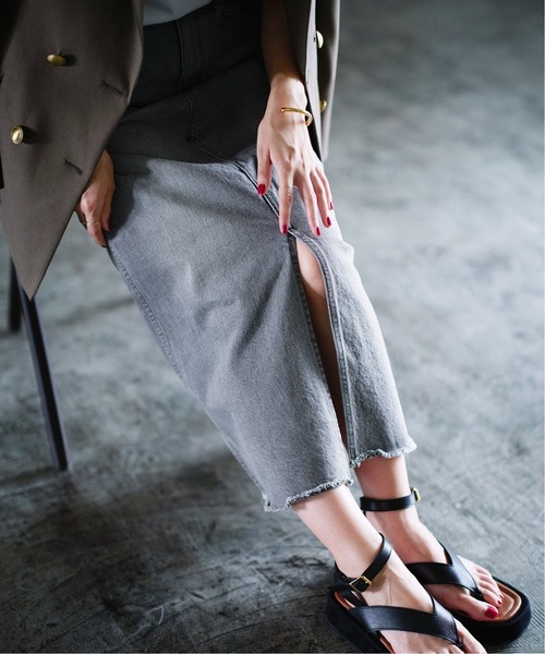 La TOTALITE(ラトータリテ)の「【Healthy denim/ヘルシーデニム】 Aded denim skirt(デニムスカート・レディース・チャコールグレー/ブルー系その他・36/38)」の2枚目の写真