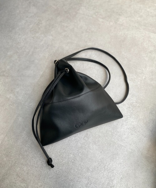 CPCM(シーピーシーエム)の「フェイクレザー2WAY巾着ショルダーバッグ(ショルダーバッグ・メンズ・ブラック/キャメル/グレイッシュベージュ/ブラック系その他・FREE)」の13枚目の写真