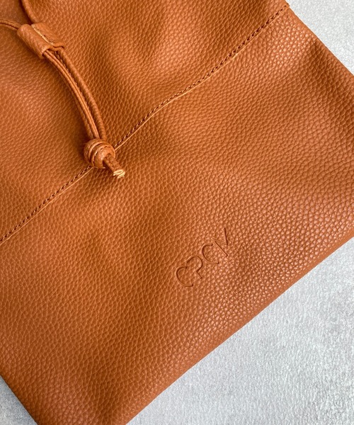 CPCM(シーピーシーエム)の「フェイクレザー2WAY巾着ショルダーバッグ(ショルダーバッグ・メンズ・ブラック/キャメル/グレイッシュベージュ/ブラック系その他・FREE)」の15枚目の写真