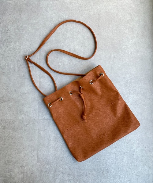 CPCM(シーピーシーエム)の「フェイクレザー2WAY巾着ショルダーバッグ(ショルダーバッグ・メンズ・ブラック/キャメル/グレイッシュベージュ/ブラック系その他・FREE)」の8枚目の写真