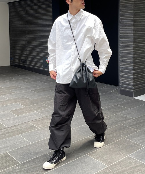 CPCM(シーピーシーエム)の「フェイクレザー2WAY巾着ショルダーバッグ(ショルダーバッグ・メンズ・ブラック/キャメル/グレイッシュベージュ/ブラック系その他・FREE)」の21枚目の写真