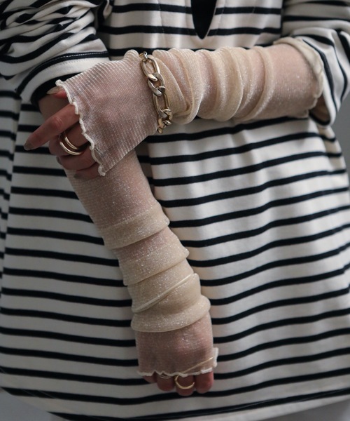 ap retro（アプレトロ）の「シアーラメアームウォーマー/アームカバー（アームカバー・レディース・ブラック/グレー/アイボリー・FREE）」の2枚目の写真