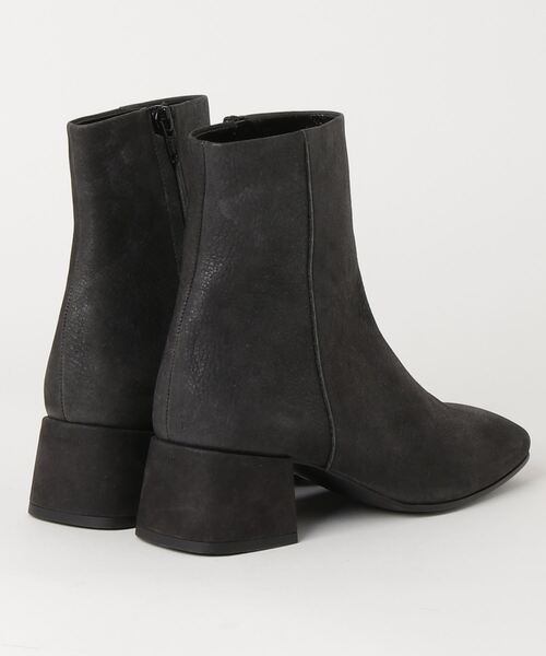 MAISON EUREKA（メゾンエウレカ）の「MAISON EUREKA SQUARE TOE SHORT BOOTS（ブーツ・レディース・ブラック・36）」の2枚目の写真