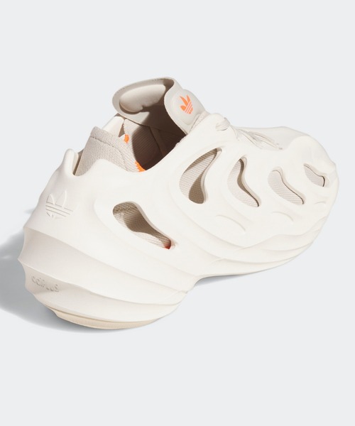 adidas(アディダス)の「アディフォーム Q / Adifom Q / アディダスオリジナルス(スニーカー・メンズ・ホワイト系その他・22.5cm/23.5cm/24.5cm/25.5cm/26.5cm/27.5cm/28.5cm/23.0cm/24.0cm/25.0cm/26.0cm/27.0cm/28.0cm/29.0cm/22.0cm)」の5枚目の写真