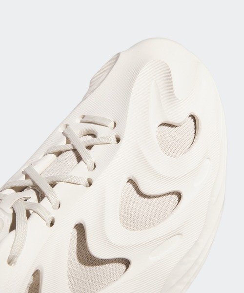 adidas(アディダス)の「アディフォーム Q / Adifom Q / アディダスオリジナルス(スニーカー・メンズ・ホワイト系その他・22.5cm/23.5cm/24.5cm/25.5cm/26.5cm/27.5cm/28.5cm/23.0cm/24.0cm/25.0cm/26.0cm/27.0cm/28.0cm/29.0cm/22.0cm)」の7枚目の写真