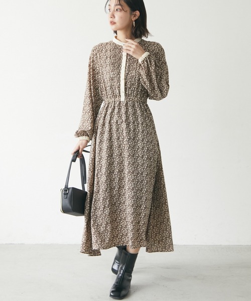 ELENCARE DUE(エレンカーレデュエ)の「・ELENCARE DUE フラワー×ピンタックワンピ(ワンピース・レディース・ブラック/ブラウン/オフホワイト/ライトカーキ・FREE)」の1枚目の写真