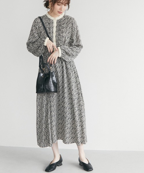 ELENCARE DUE(エレンカーレデュエ)の「・ELENCARE DUE フラワー×ピンタックワンピ(ワンピース・レディース・ブラック/ブラウン/オフホワイト/ライトカーキ・FREE)」の3枚目の写真