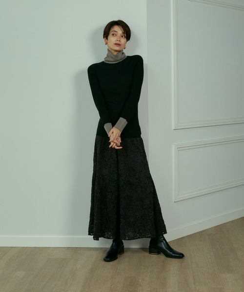 INED（イネド）の「ホールガーメントタートルネックニット《Cuoo》（ニット/セーター・レディース・サックスブルー/ブラック/オフホワイト/ベージュ/イエロー/ネイビー/スミクロ/レッド系その他・9号/11号）」の10枚目の写真