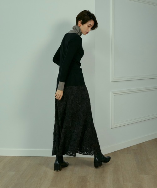 INED（イネド）の「ホールガーメントタートルネックニット《Cuoo》（ニット/セーター・レディース・サックスブルー/ブラック/オフホワイト/ベージュ/イエロー/ネイビー/スミクロ/レッド系その他・9号/11号）」の9枚目の写真