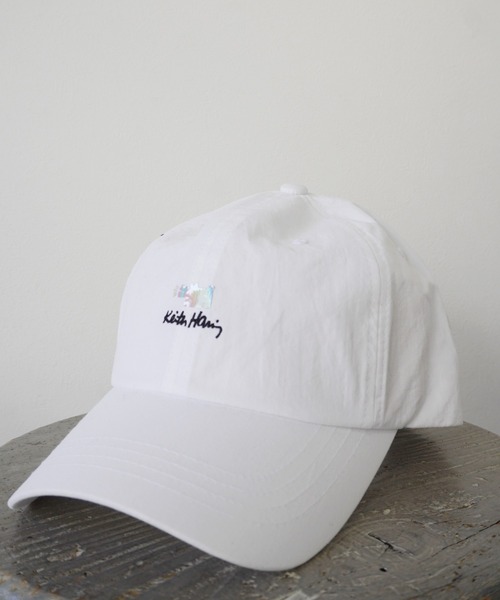 Keith Haring（キース・ヘリング）の「【 Keith Haring / キースヘリング 】 刺繍 プリント タグ デザイン ローキャップ（キャップ・メンズ・ブラック系その他2/ブラック系その他3/ブラック系その他/ブラック/ブルー系その他/ホワイト/ホワイト系その他/ホワイト系その他2/ネイビー/ピンク/ブラック系その他4/ブラック系その他5/ベージュ/ホワイト系その他3/ベージュ系その他・FREE）」の3枚目の写真