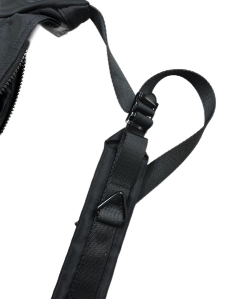 Chikashitsu +（チカシツプラス）の「【Chikashitsu + / チカシツプラス】shoulder bag / ショルダーバッグ ボディクロスバッグ バッグ メッセンジャーバッグ 肩掛け鞄  カバン（ショルダーバッグ・メンズ・ブラック/ライトグレー・ONE SIZE）」の8枚目の写真