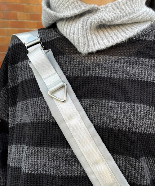 Chikashitsu +（チカシツプラス）の「【Chikashitsu + / チカシツプラス】shoulder bag / ショルダーバッグ ボディクロスバッグ バッグ メッセンジャーバッグ 肩掛け鞄  カバン（ショルダーバッグ・メンズ・ブラック/ライトグレー・ONE SIZE）」の17枚目の写真