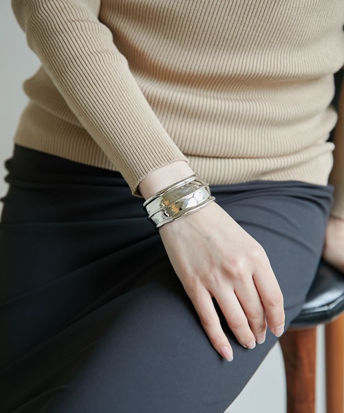 GALLARDAGALANTE（ガリャルダガランテ）の「センターラインバングル（バングル/リストバンド・レディース・シルバー/ゴールド・FREE）」の2枚目の写真