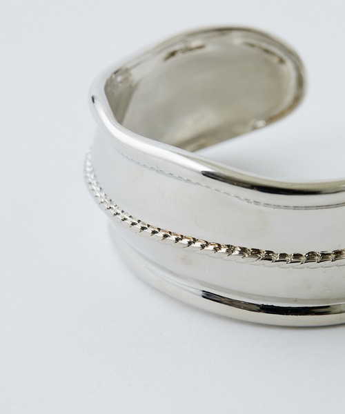 GALLARDAGALANTE（ガリャルダガランテ）の「センターラインバングル（バングル/リストバンド・レディース・シルバー/ゴールド・FREE）」の4枚目の写真