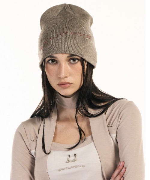 SETUPEXE（セットアップイーエックスイー）の「【SETUP‐EXE/セットアップエグゼ】Star red lettering hotfix Beanie/ラインストーン ビジュー ビーニー ニット帽 帽子（ニットキャップ/ビーニー・レディース・アイボリー/ブラック/モカ・ONE SIZE）」の3枚目の写真