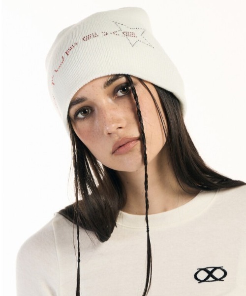 SETUPEXE（セットアップイーエックスイー）の「【SETUP‐EXE/セットアップエグゼ】Star red lettering hotfix Beanie/ラインストーン ビジュー ビーニー ニット帽 帽子（ニットキャップ/ビーニー・レディース・アイボリー/ブラック/モカ・ONE SIZE）」の4枚目の写真