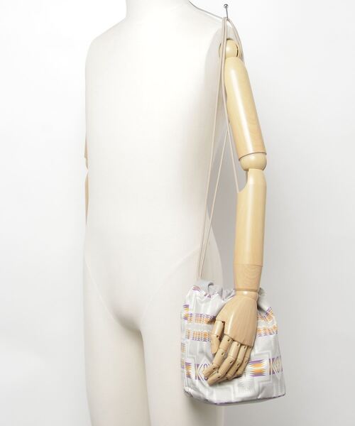 PENDLETON（ペンドルトン）の「∴【 PENDLETON / ペンドルトン 】 ドローポーチ DRAWPOUCH 巾着バック（ショルダーバッグ・レディース・ブラック/ライトグレー/ネイビー・FREE）」の13枚目の写真