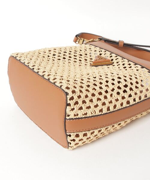 Guess（ゲス）の「VIKKY Bucket ショルダーバッグ レディース（ショルダーバッグ・レディース・ブラウン・ONE SIZE）」の16枚目の写真