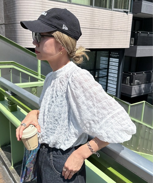 feepur(フェピュール)の「シアーチェックバルーンブラウス(シャツ/ブラウス・レディース・ブラック/オフホワイト/ネイビー・MEDIUM)」の2枚目の写真