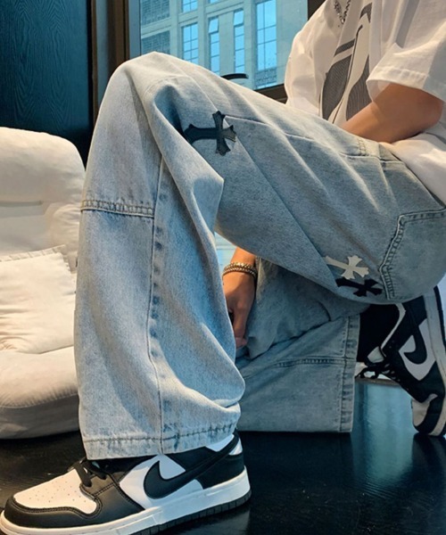 ARCADE（アーケード）の「クロスパッチ ルーズストレートデニムパンツ